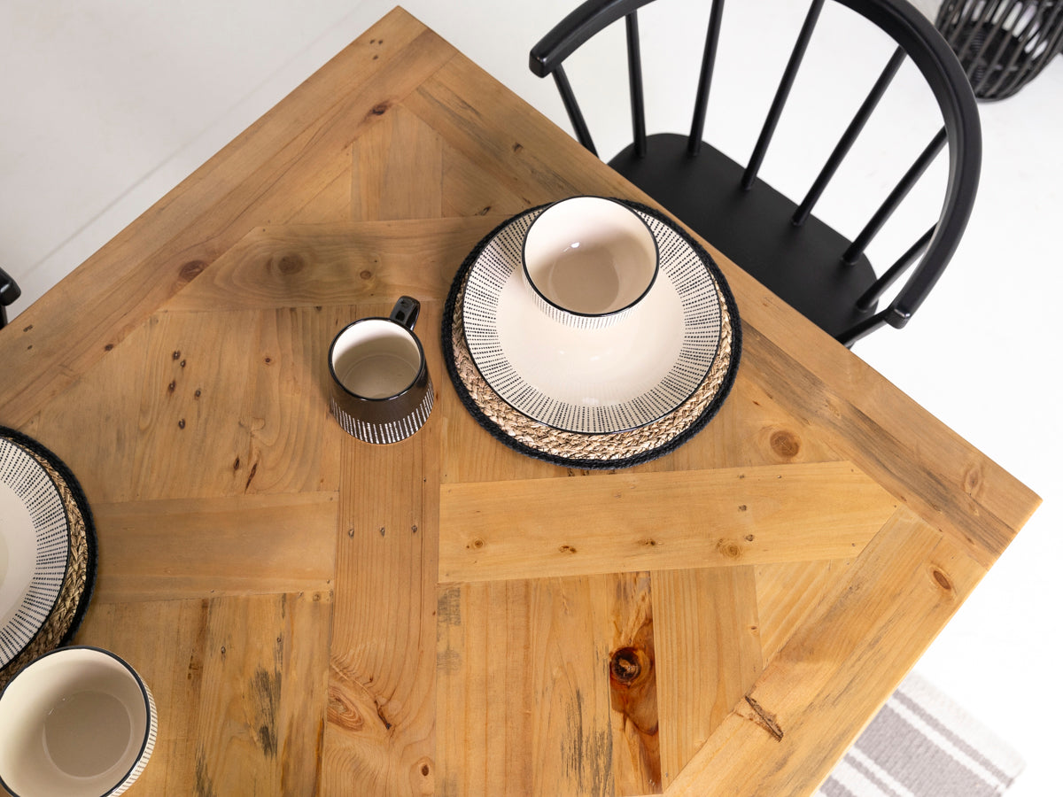 Extendable dining table