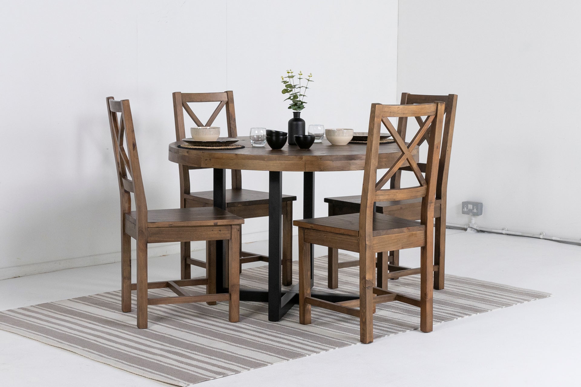 Brooklyn Round Dining Table & Brooklyn Dining Chairs