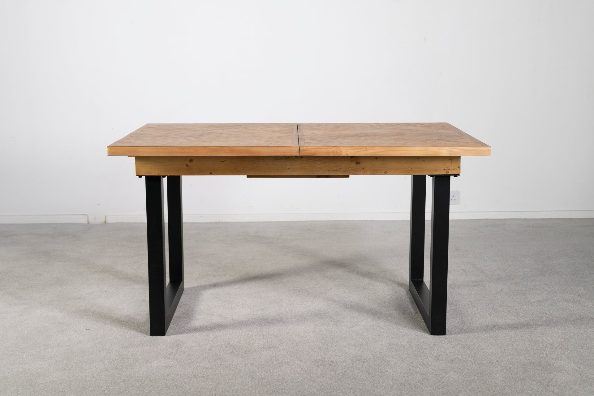Tulsa Extendable Dining Table (140cm - 180cm) & Dining Bench
